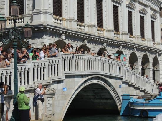 Bridge Of Sighs (Cầu Than Thở) – Khám Phá Nét Đẹp Lãng Mạn của Venice Ý